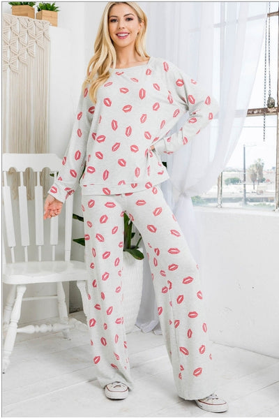 Kiss Print Cuffed Long Sleeve Top & Pant Pajama Set